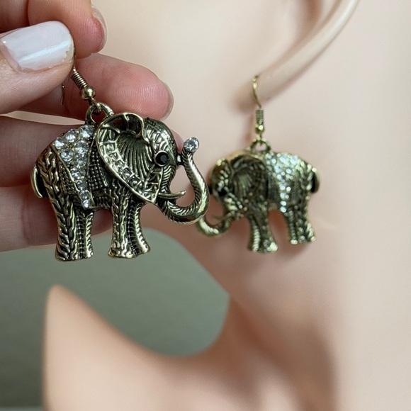 โ๏ธ Elephant Dangle Earrings | Vintage Boho Style | Zirconia - Picture 3 of 5